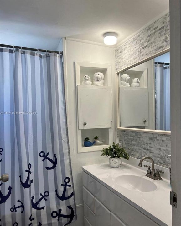 待售: $750,000 (3 贝兹, 2 浴室, 864 平方英尺)