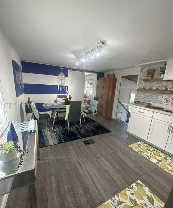 待售: $750,000 (3 贝兹, 2 浴室, 864 平方英尺)