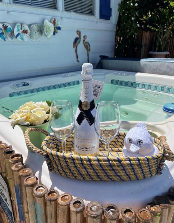 待售: $750,000 (3 贝兹, 2 浴室, 864 平方英尺)