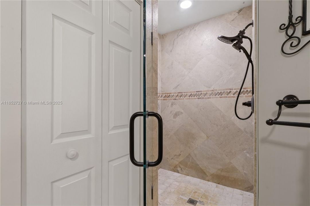 For Sale: $1,945,000 (5 beds, 4 baths, 4066 Square Feet)