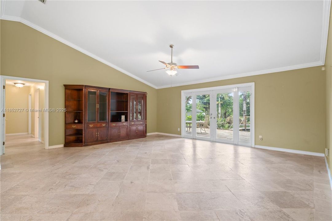 For Sale: $1,945,000 (5 beds, 4 baths, 4066 Square Feet)