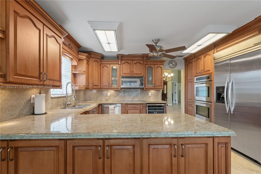 For Sale: $1,945,000 (5 beds, 4 baths, 4066 Square Feet)