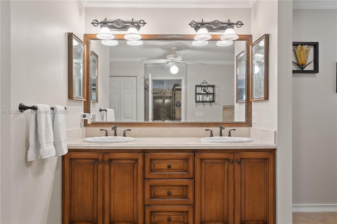 For Sale: $1,945,000 (5 beds, 4 baths, 4066 Square Feet)