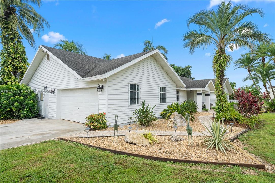 For Sale: $1,945,000 (5 beds, 4 baths, 4066 Square Feet)