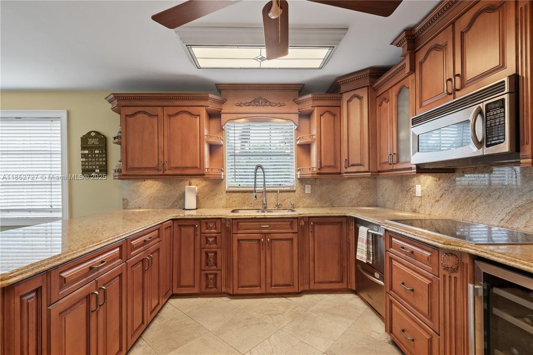 For Sale: $1,945,000 (5 beds, 4 baths, 4066 Square Feet)