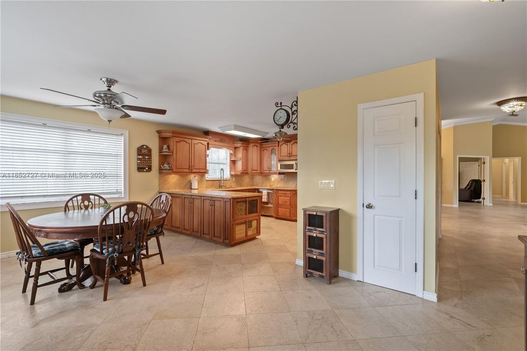 For Sale: $1,945,000 (5 beds, 4 baths, 4066 Square Feet)