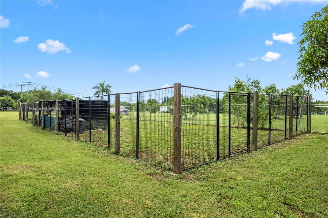 For Sale: $1,945,000 (5 beds, 4 baths, 4066 Square Feet)