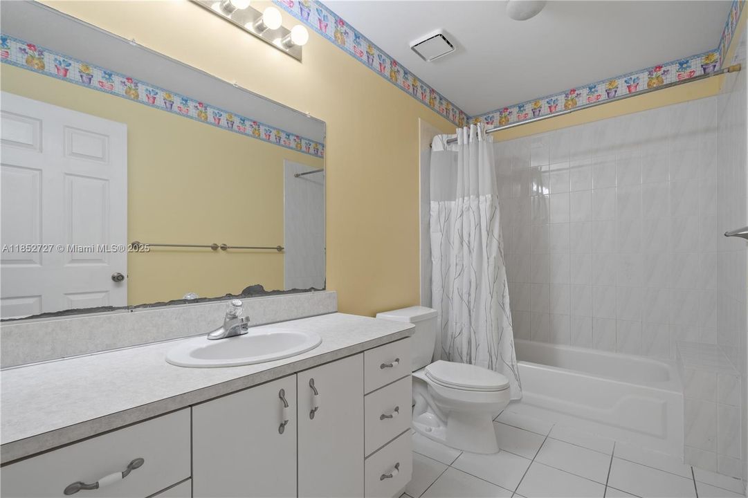 For Sale: $1,945,000 (5 beds, 4 baths, 4066 Square Feet)