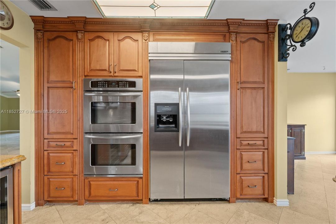 For Sale: $1,945,000 (5 beds, 4 baths, 4066 Square Feet)