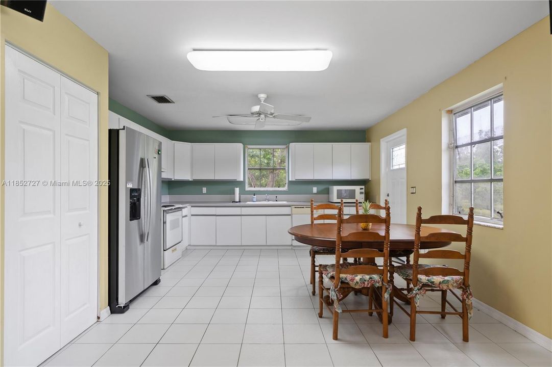 For Sale: $1,945,000 (5 beds, 4 baths, 4066 Square Feet)