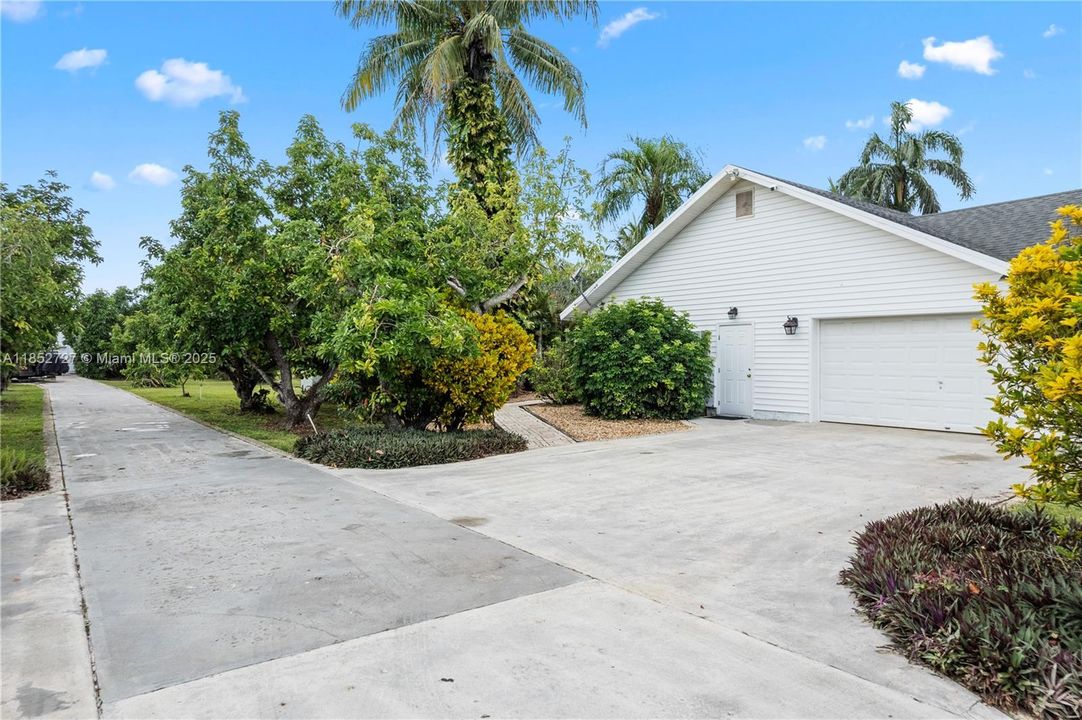 For Sale: $1,945,000 (5 beds, 4 baths, 4066 Square Feet)