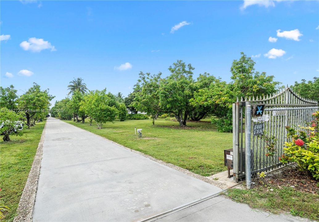 For Sale: $1,945,000 (5 beds, 4 baths, 4066 Square Feet)