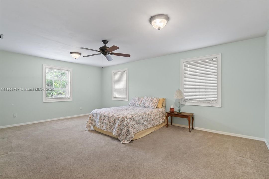 For Sale: $1,945,000 (5 beds, 4 baths, 4066 Square Feet)