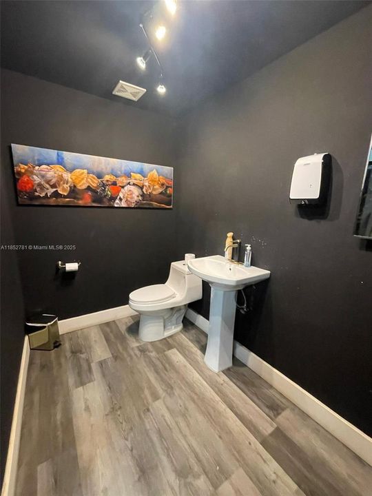 出租: $13,000 (0 贝兹, 0 浴室, 0 平方英尺)