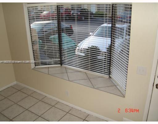 previous photo when vacant - Bay window