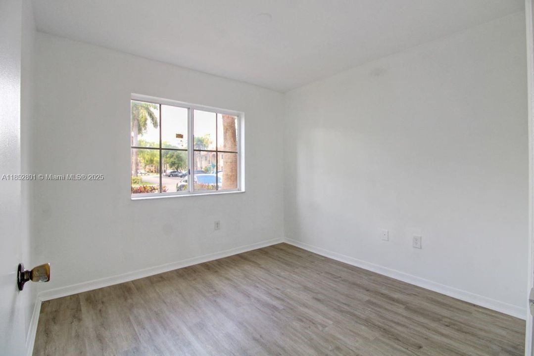 Active With Contract: $209,000 (3 beds, 2 baths, 1099 Square Feet)