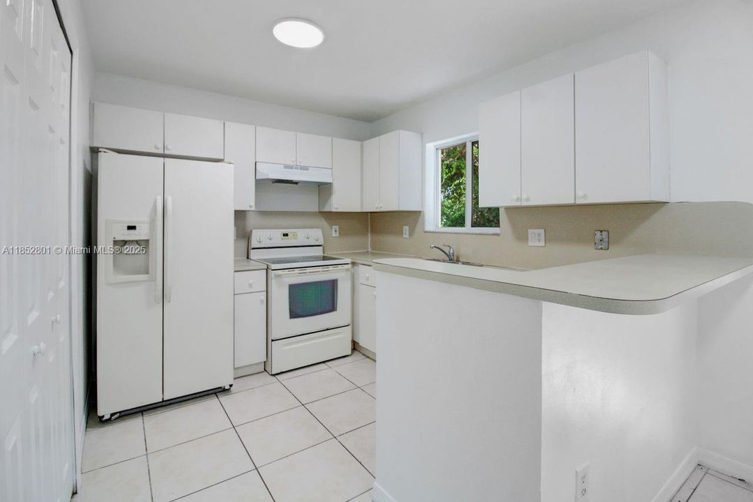 Active With Contract: $209,000 (3 beds, 2 baths, 1099 Square Feet)