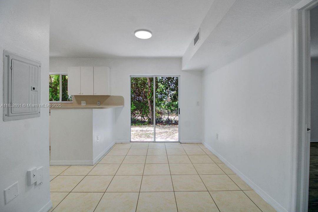 Active With Contract: $209,000 (3 beds, 2 baths, 1099 Square Feet)