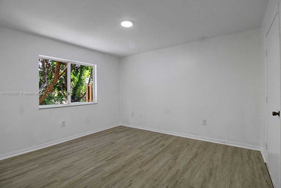 Active With Contract: $209,000 (3 beds, 2 baths, 1099 Square Feet)