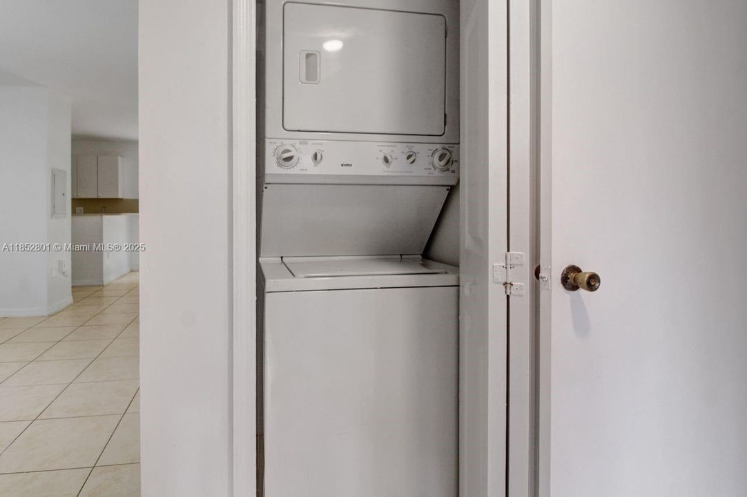 Active With Contract: $209,000 (3 beds, 2 baths, 1099 Square Feet)