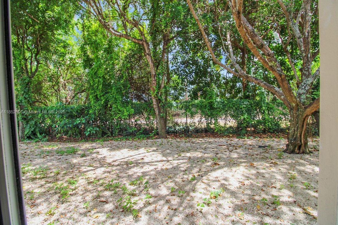 Active With Contract: $209,000 (3 beds, 2 baths, 1099 Square Feet)