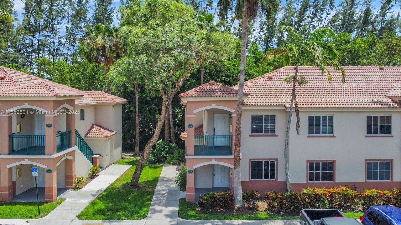 Active With Contract: $209,000 (3 beds, 2 baths, 1099 Square Feet)