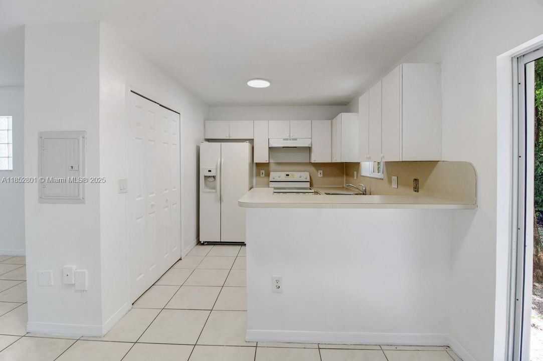 Active With Contract: $209,000 (3 beds, 2 baths, 1099 Square Feet)