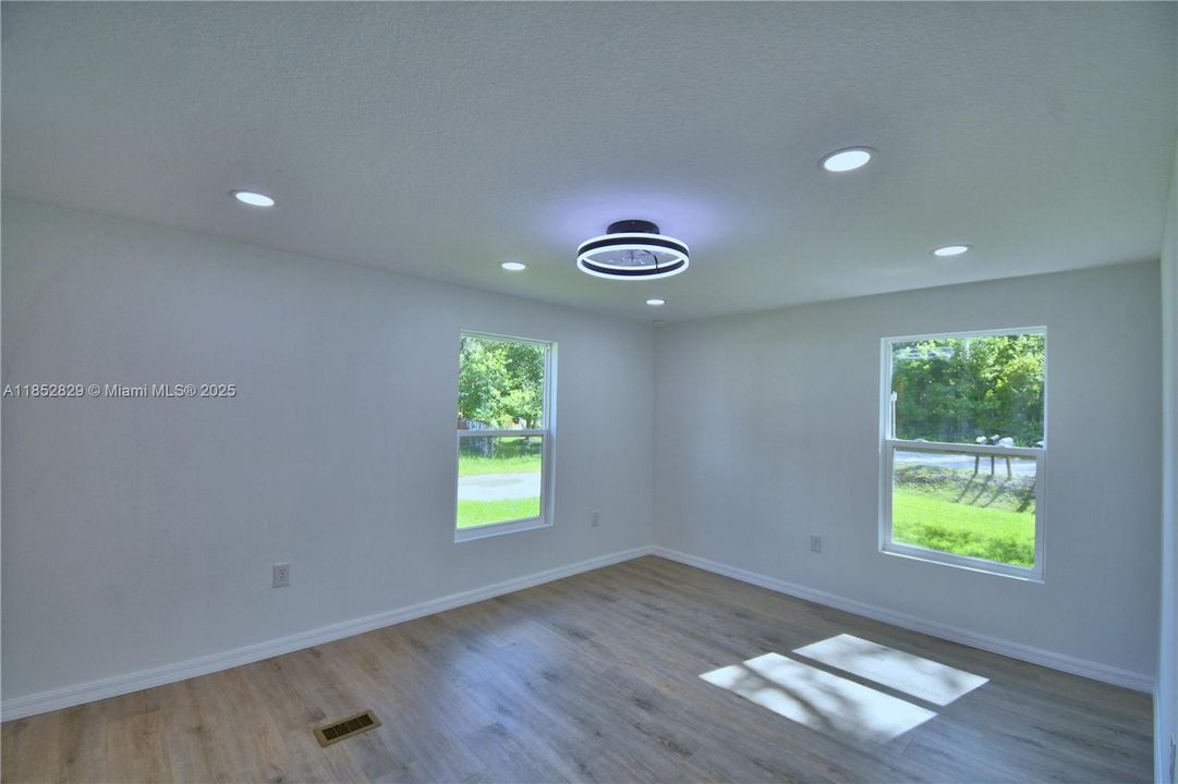 Active With Contract: $230,000 (2 beds, 2 baths, 1152 Square Feet)