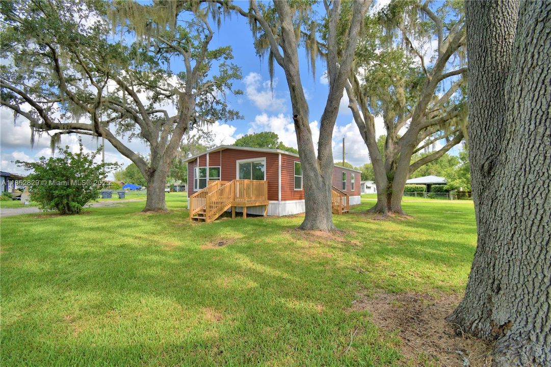 Active With Contract: $230,000 (2 beds, 2 baths, 1152 Square Feet)