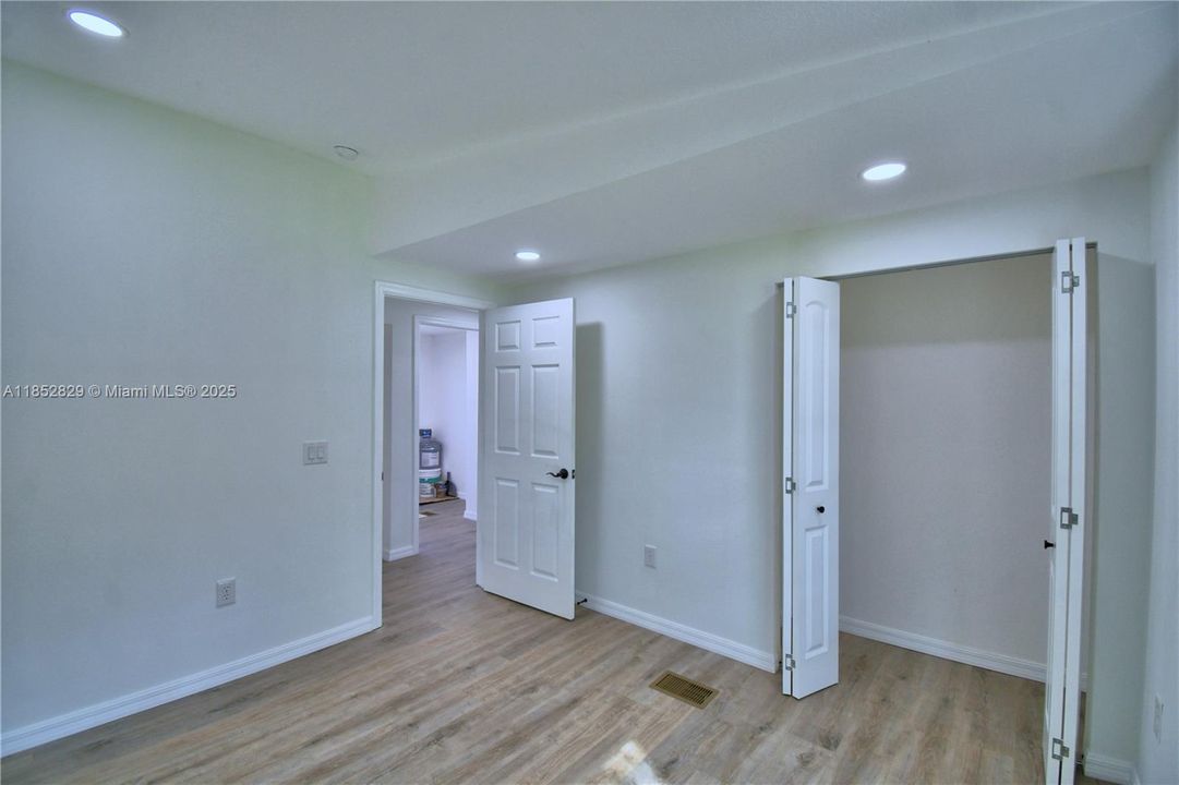 Active With Contract: $230,000 (2 beds, 2 baths, 1152 Square Feet)