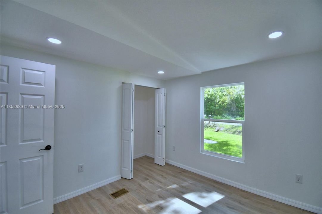 Active With Contract: $230,000 (2 beds, 2 baths, 1152 Square Feet)