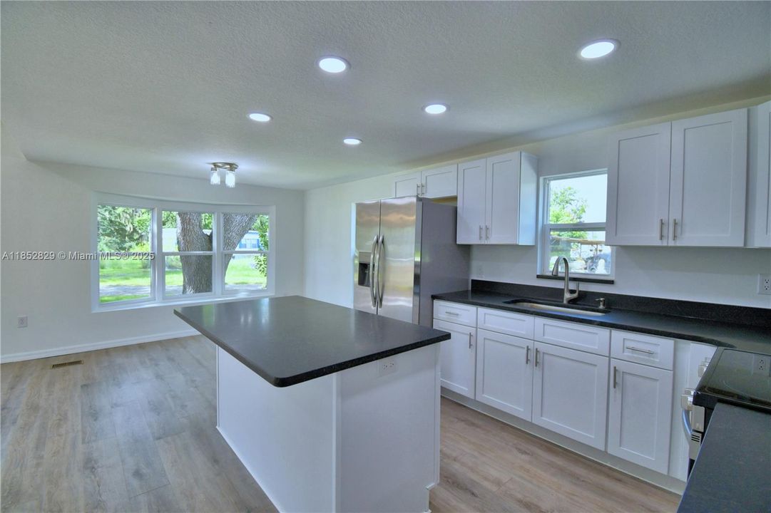 Active With Contract: $230,000 (2 beds, 2 baths, 1152 Square Feet)