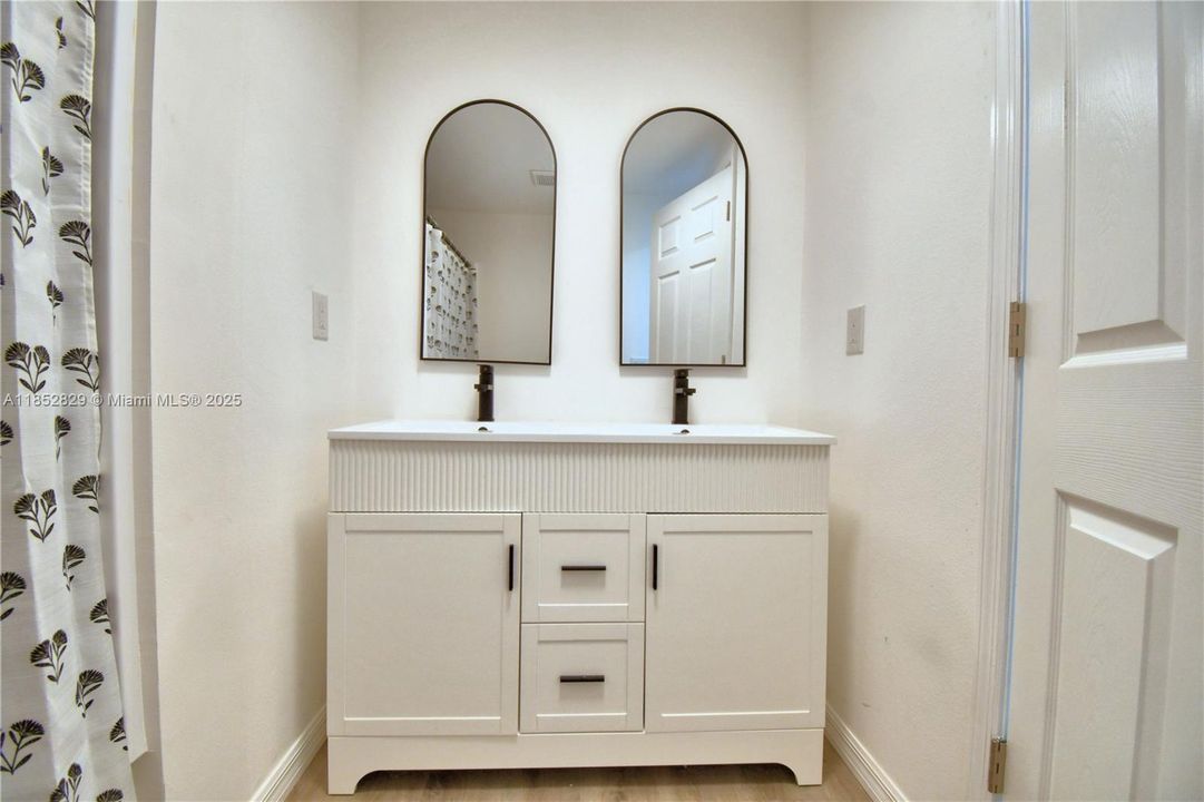 Active With Contract: $230,000 (2 beds, 2 baths, 1152 Square Feet)