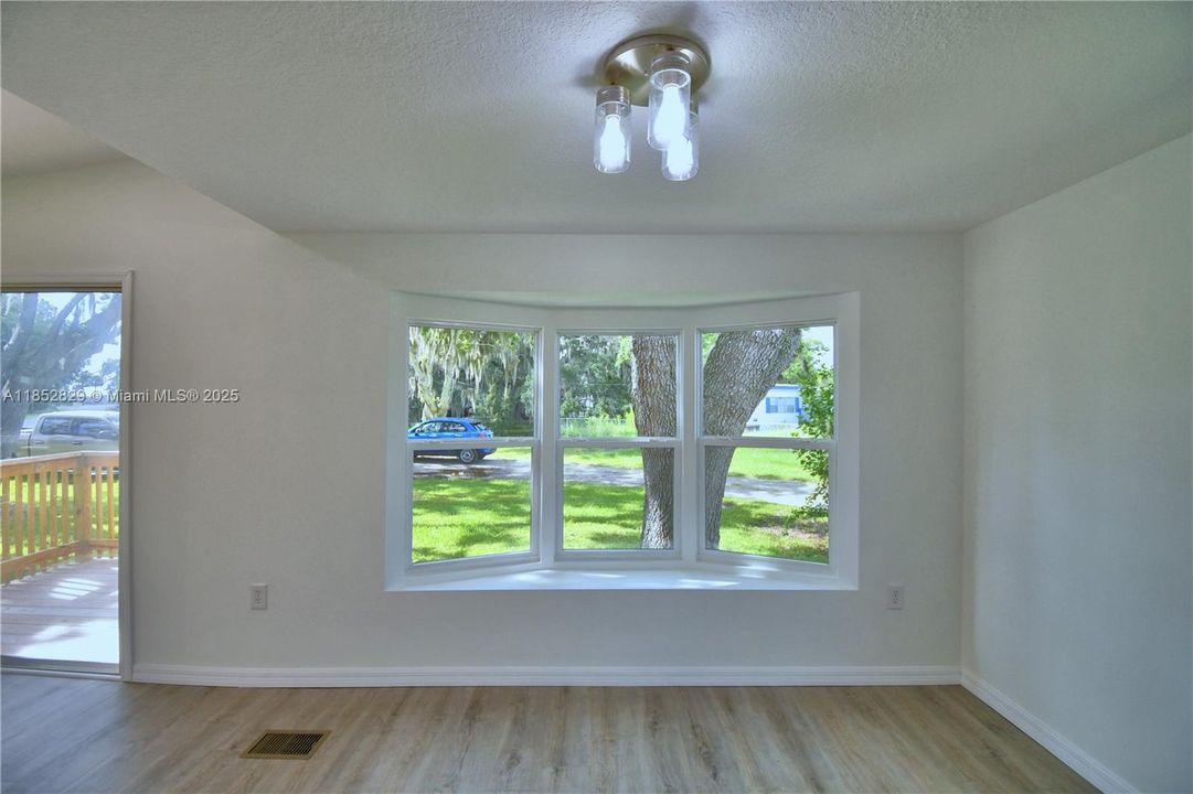 Active With Contract: $230,000 (2 beds, 2 baths, 1152 Square Feet)