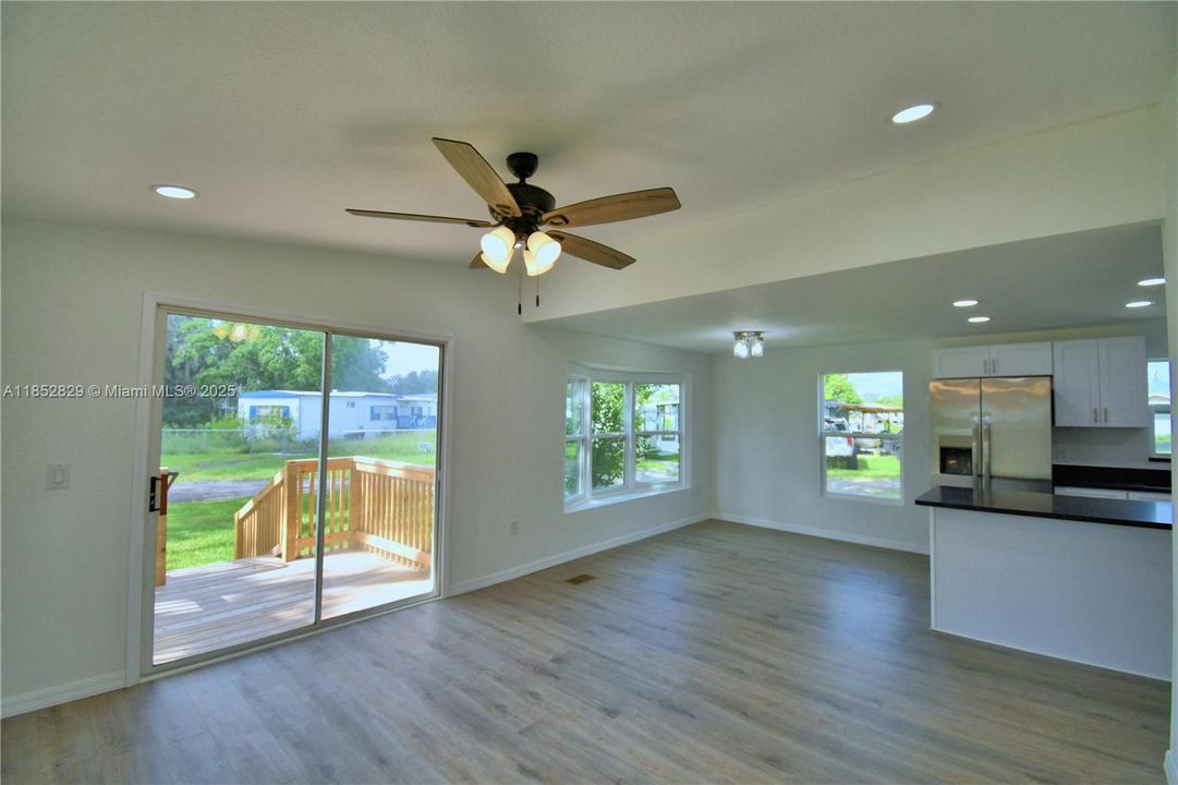 Active With Contract: $230,000 (2 beds, 2 baths, 1152 Square Feet)