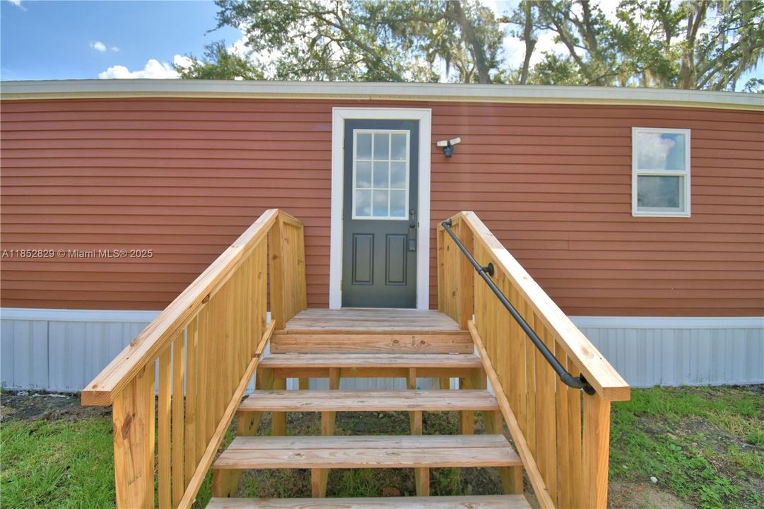 Active With Contract: $230,000 (2 beds, 2 baths, 1152 Square Feet)