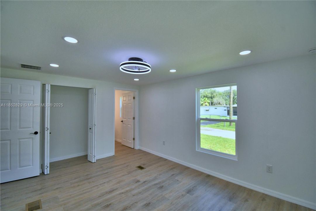 Active With Contract: $230,000 (2 beds, 2 baths, 1152 Square Feet)