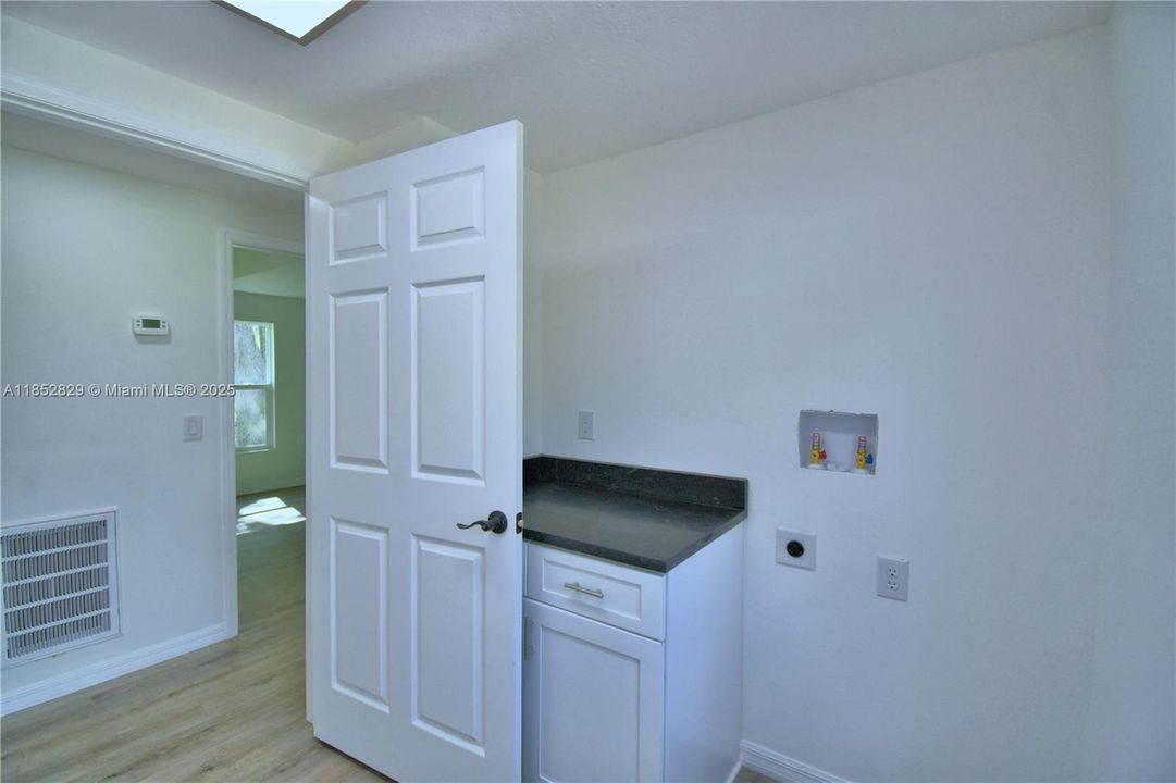 Active With Contract: $230,000 (2 beds, 2 baths, 1152 Square Feet)