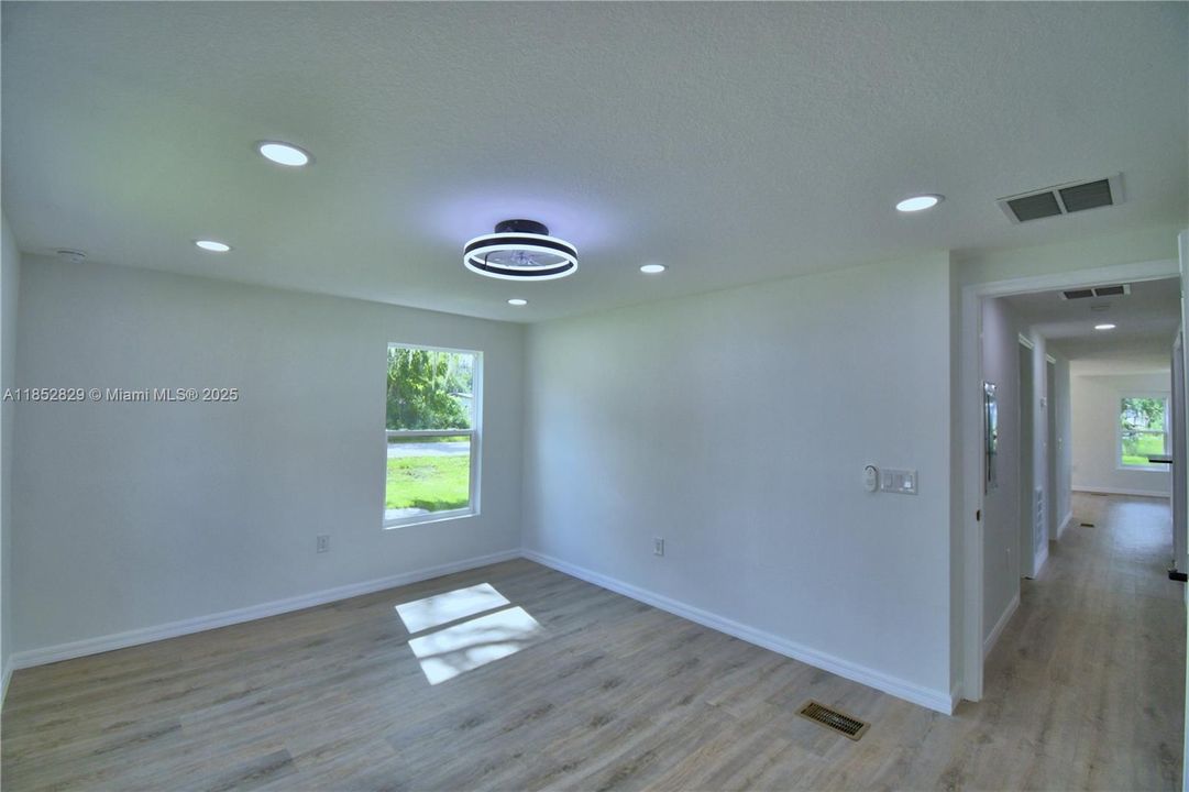 Active With Contract: $230,000 (2 beds, 2 baths, 1152 Square Feet)