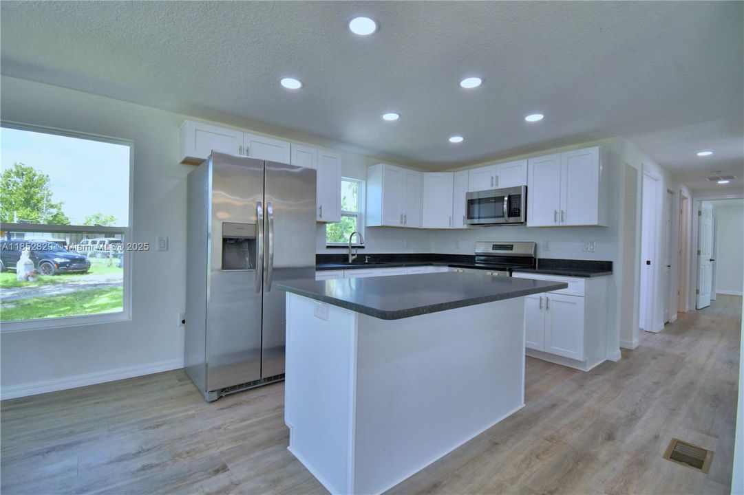 Active With Contract: $230,000 (2 beds, 2 baths, 1152 Square Feet)