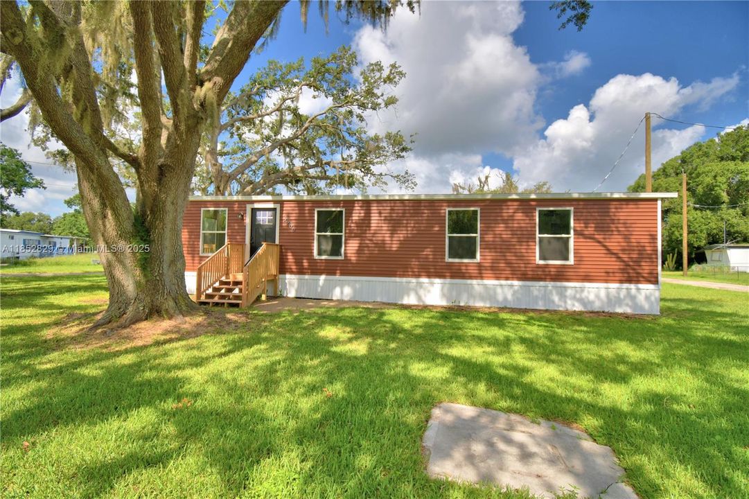 Active With Contract: $230,000 (2 beds, 2 baths, 1152 Square Feet)