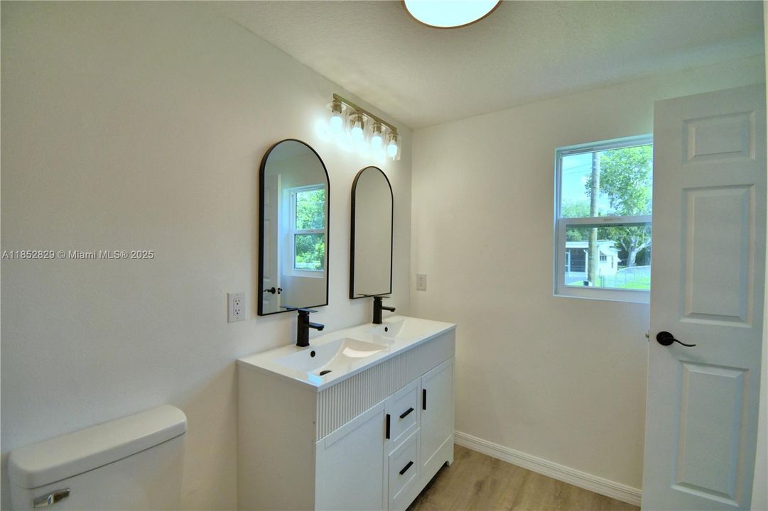 Active With Contract: $230,000 (2 beds, 2 baths, 1152 Square Feet)