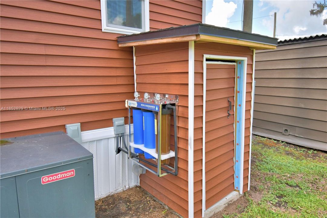 Active With Contract: $230,000 (2 beds, 2 baths, 1152 Square Feet)