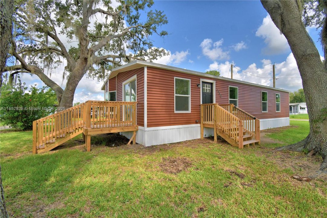 Active With Contract: $230,000 (2 beds, 2 baths, 1152 Square Feet)