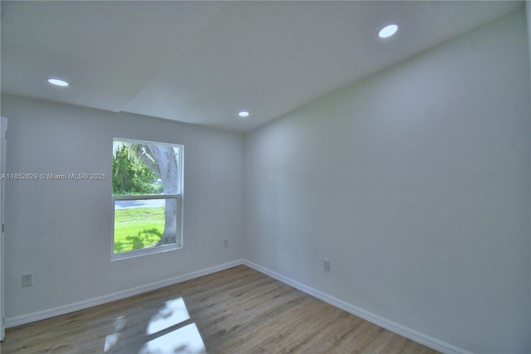 Active With Contract: $230,000 (2 beds, 2 baths, 1152 Square Feet)