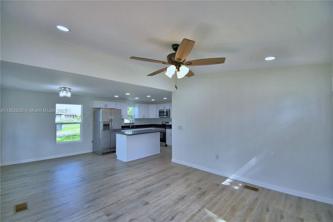 Active With Contract: $230,000 (2 beds, 2 baths, 1152 Square Feet)