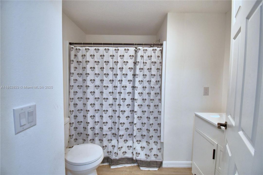 Active With Contract: $230,000 (2 beds, 2 baths, 1152 Square Feet)