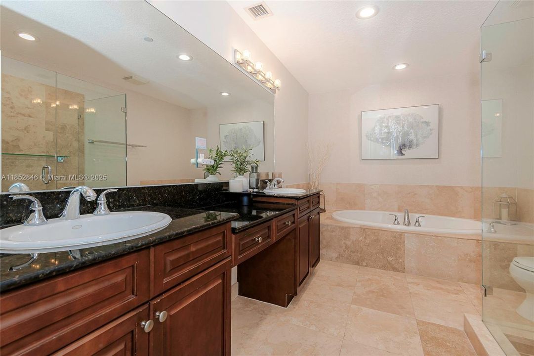 Vendido Recientemente: $1,325,000 (4 camas, 3 baños, 3505 Pies cuadrados)