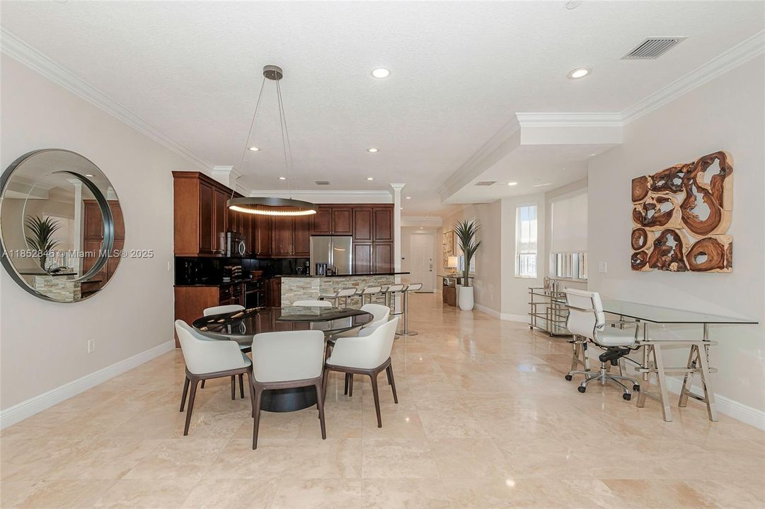 Vendido Recientemente: $1,325,000 (4 camas, 3 baños, 3505 Pies cuadrados)