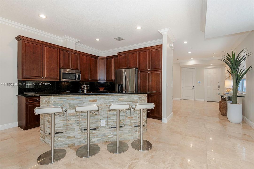 Vendido Recientemente: $1,325,000 (4 camas, 3 baños, 3505 Pies cuadrados)